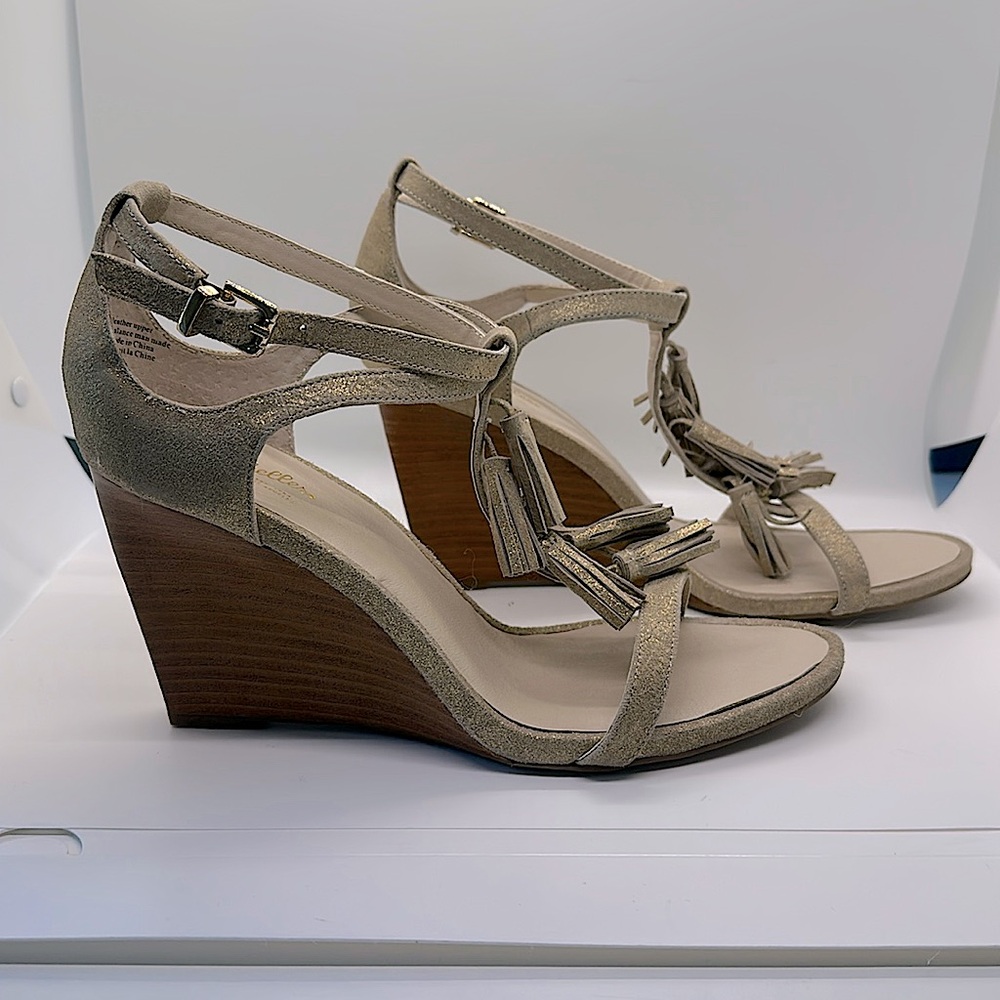 Seychelles Suede Twist Gold Metallic Wedge Heel.  US 9.5
